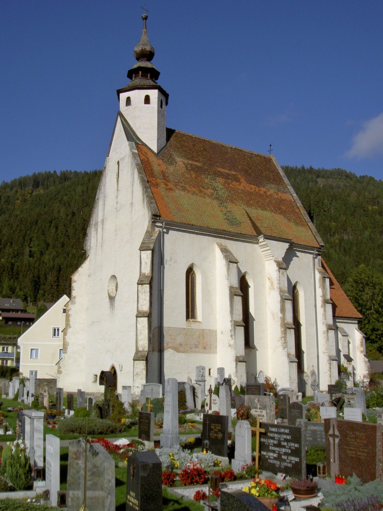 Murau, Friedhofskirche St. Anna, erbaut Ende des 14. Jahrhundert, Dachreiter aus dem 18. Jahrhundert (03.10.2013)