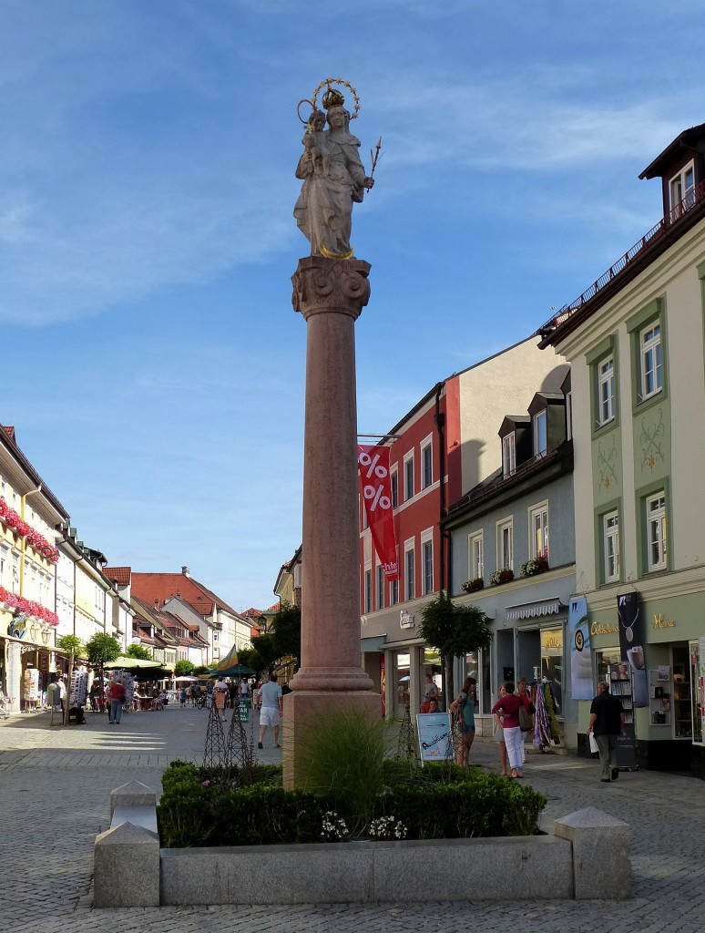Murnau, die Mariensule am Untermarkt, aus der Zeit um 1700, Aug.2014