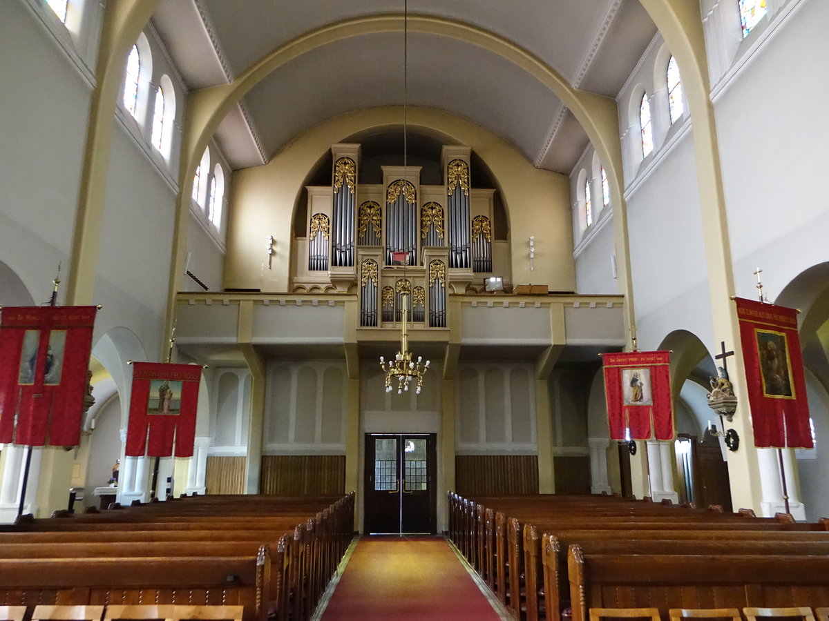 Murska Sobota, Orgelempore der St. Nikolaus Kirche, Orgel erbaut 1992 durch den Orgelbauer Anton krablom (04.05.2017)