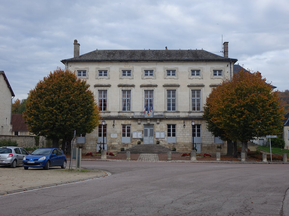 Mussy-sur-Seine, Rathaus in der Rue de Hotel de Ville (27.10.2015)