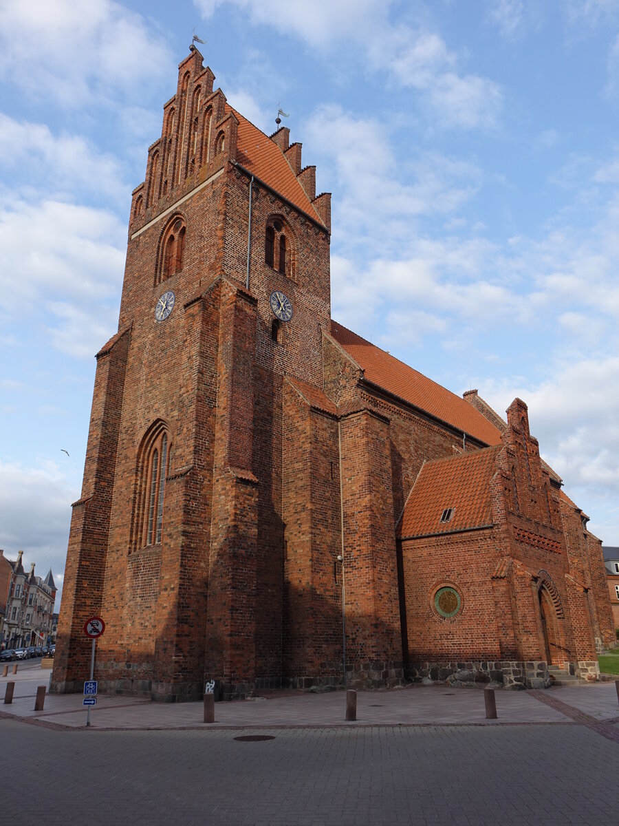 Nstved, evangelische St. Mortens Kirche, gotische Backsteinkirche, erbaut im 12. Jahrhundert, Kirchturm 15. Jahrhundert (19.07.2021)