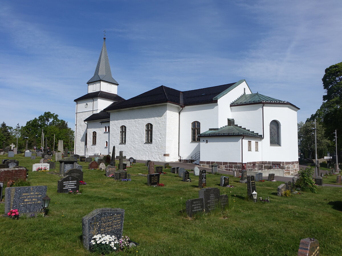 Nttery, evangelische Kirche, erbaut um 1100, erweitert 1839 und 1883 (29.05.2023)