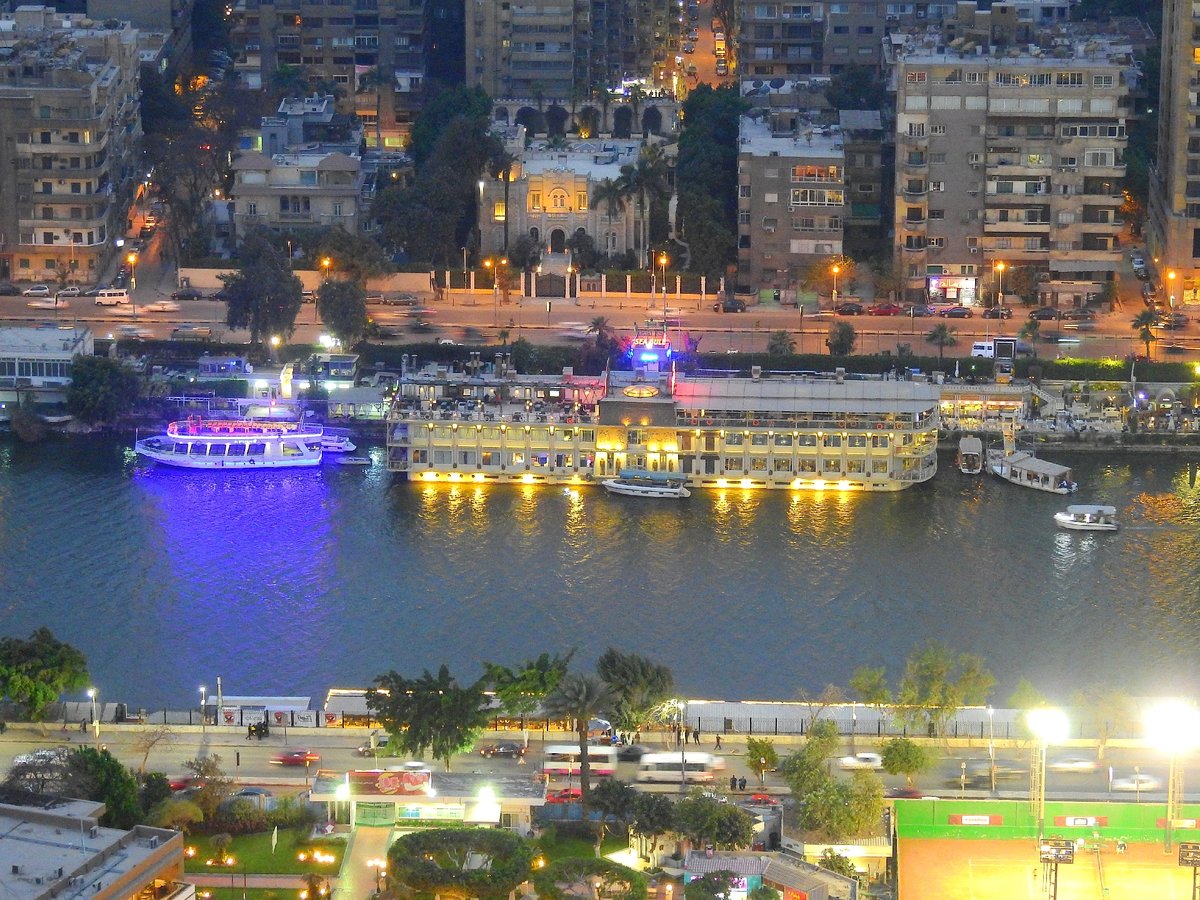 Nachtaufnahme vom Kairoer Fernsehturm  Burg el Quahira . Aufnahme vom 26.04.2017.