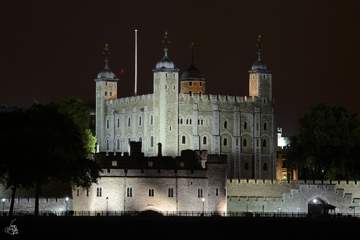 Nchtlicher Blick auf den White Tower als Teil des Towers von London. (September 2013)