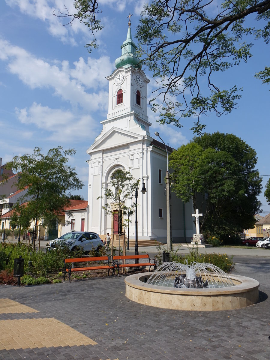 Nagykrs, St. Ladislaus Kirche, erbaut von 1782 bis 1788 im Zopfstil (25.08.2019)
