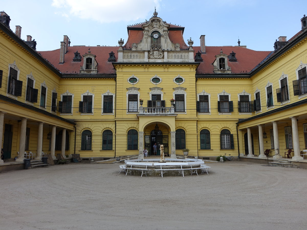 Nagymagocs, Karolyi Schloss, erbaut von 1896 bis 1897 im neobarocken Stil (24.08.2019)