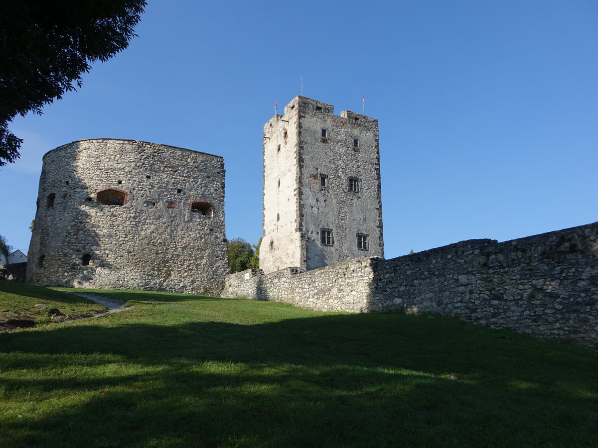 Nagyvazsony, Burg mit 30 meter hohen Wohnturm, erbaut im 13. Jahrhundert (28.08.2018)