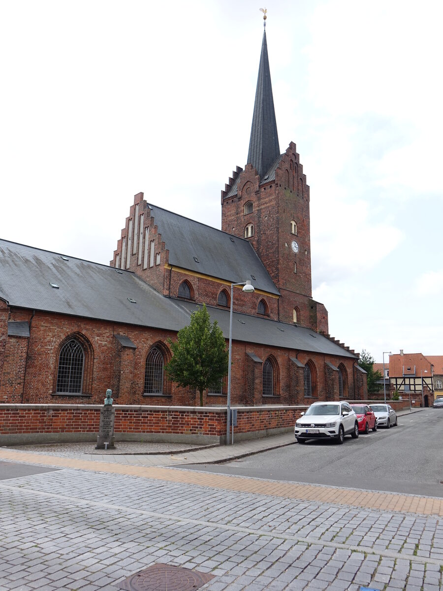 Nakskov, evangelische St. Nikolai Kirche, gotischer Backsteinbau, erbaut von 1450 bis 1650 (18.07.2021)