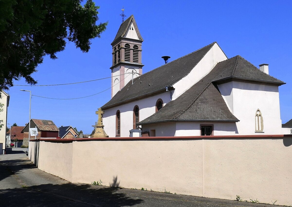 Nambsheim, die Kirche St.Stephan aus dem 19.Jahrhundert, Juli 2021 