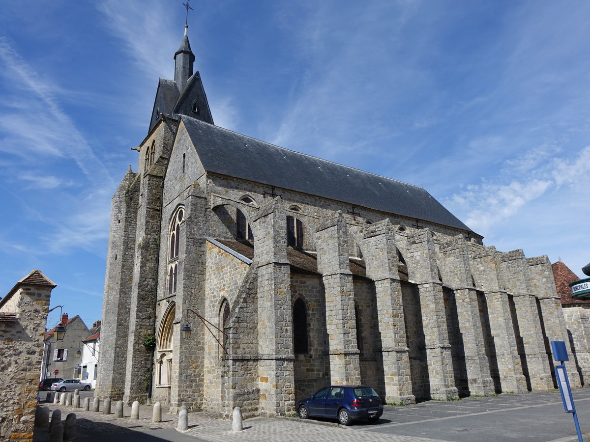 Nangis, Kirche St. Martin, erbaut im 13. Jahrhundert (10.07.2016)