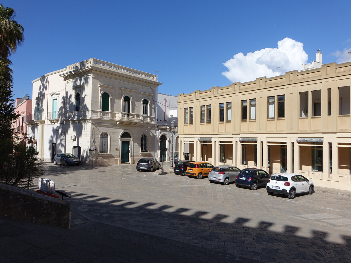 Nardo, Huser an der Piazza Cesare Battisti (02.03.2023)