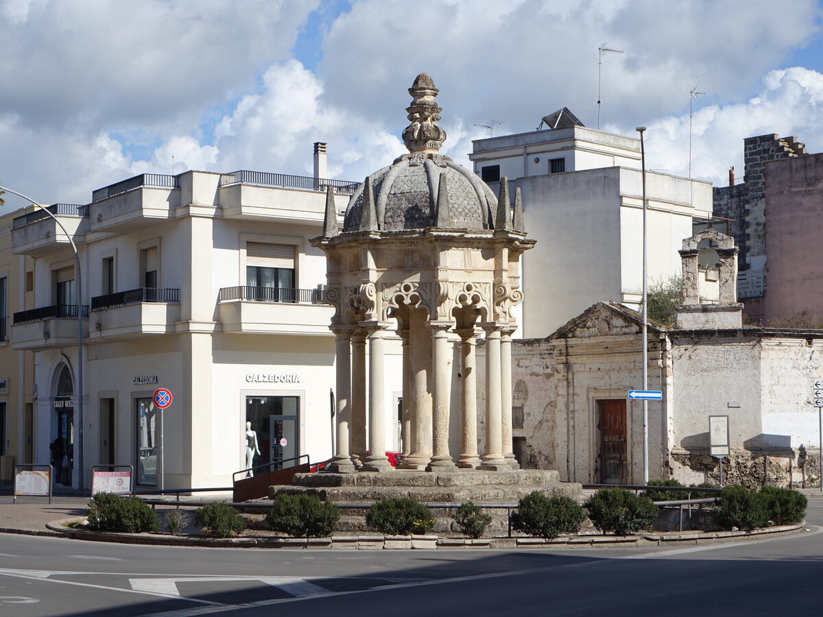 Nardo, Monument und kleine Kirche an der Via Giuseppe Grassi (02.03.2023)