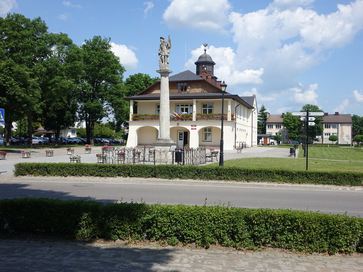 Narol, St. Florian Statue und altes Rathaus am Rynek Platz (16.06.2021)