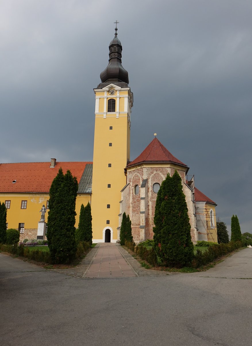 Nasice, Klosterkirche St. Antonius, erbaut im 14. Jahrhundert, barockisiert Anfang des 18. Jahrhundert (03.05.2017)