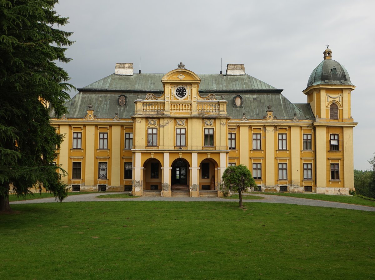 Nasice, Schloss der Grafen Pejačević, erbaut 1811 (03.05.2017)
