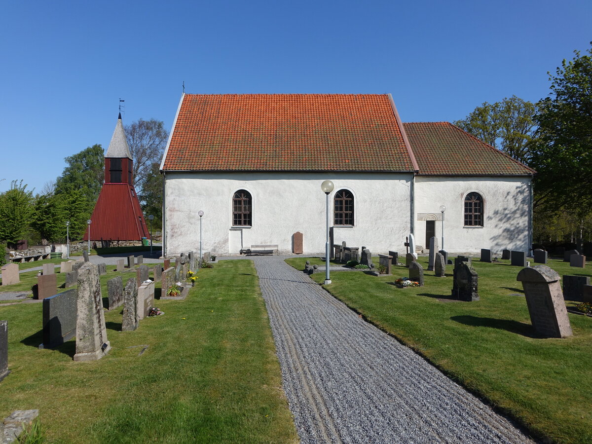 Naverstad, evangelische Kirche, erbaut im 12. Jahrhundert, Glockenstuhl von 1747 (20.05.2023)