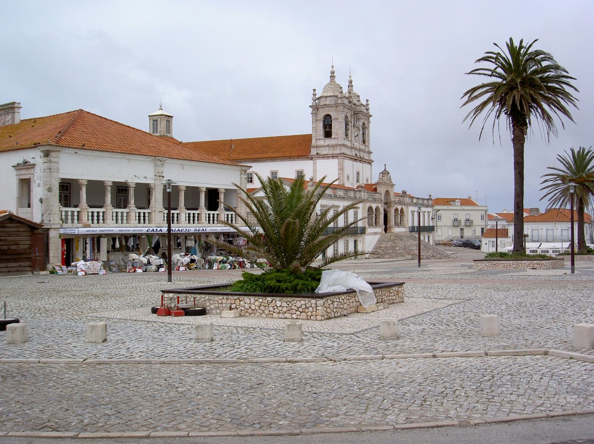 Nazare, Santuario de Nossa Senhora da Nazare mit ehem. kniglichem Palast, erbaut von 1680 bis 1691 (28.05.2014)