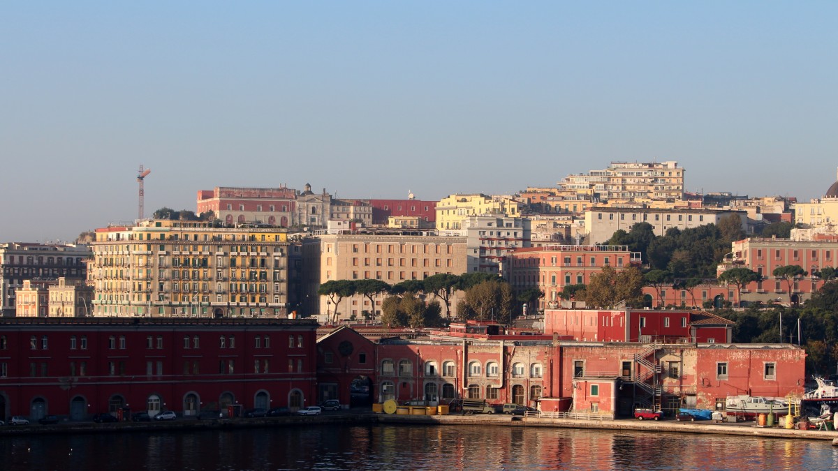 Neapel ( Napoli ) am 25.10.2013 vom Hafen aus aufgenommen.