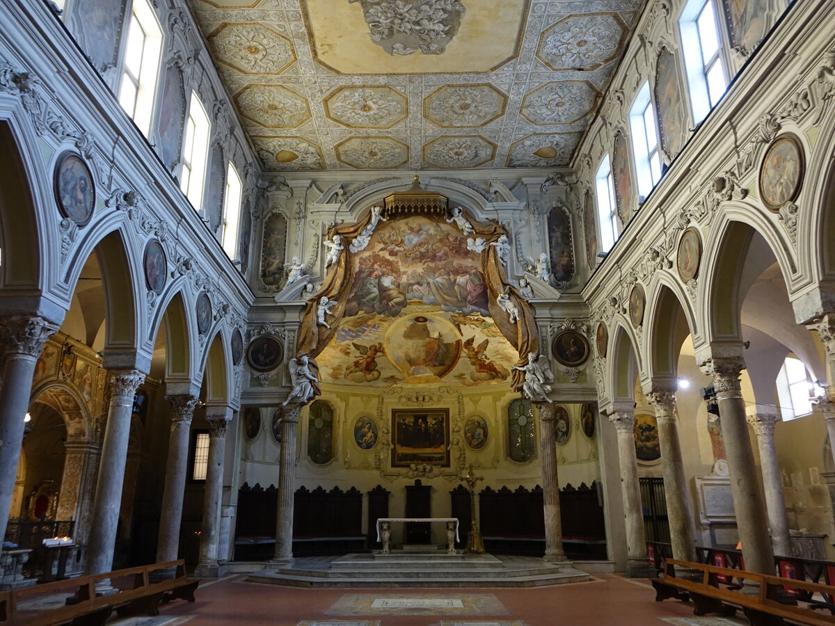 Neapel, Basilika di St. Restituta im Duomo di Santa Maria Assunta, erbaut  im 17. Jahrhundert unter Leitung von Arcangelo Guglielmelli, Fresken von Luca Giordano (23.09.2022)