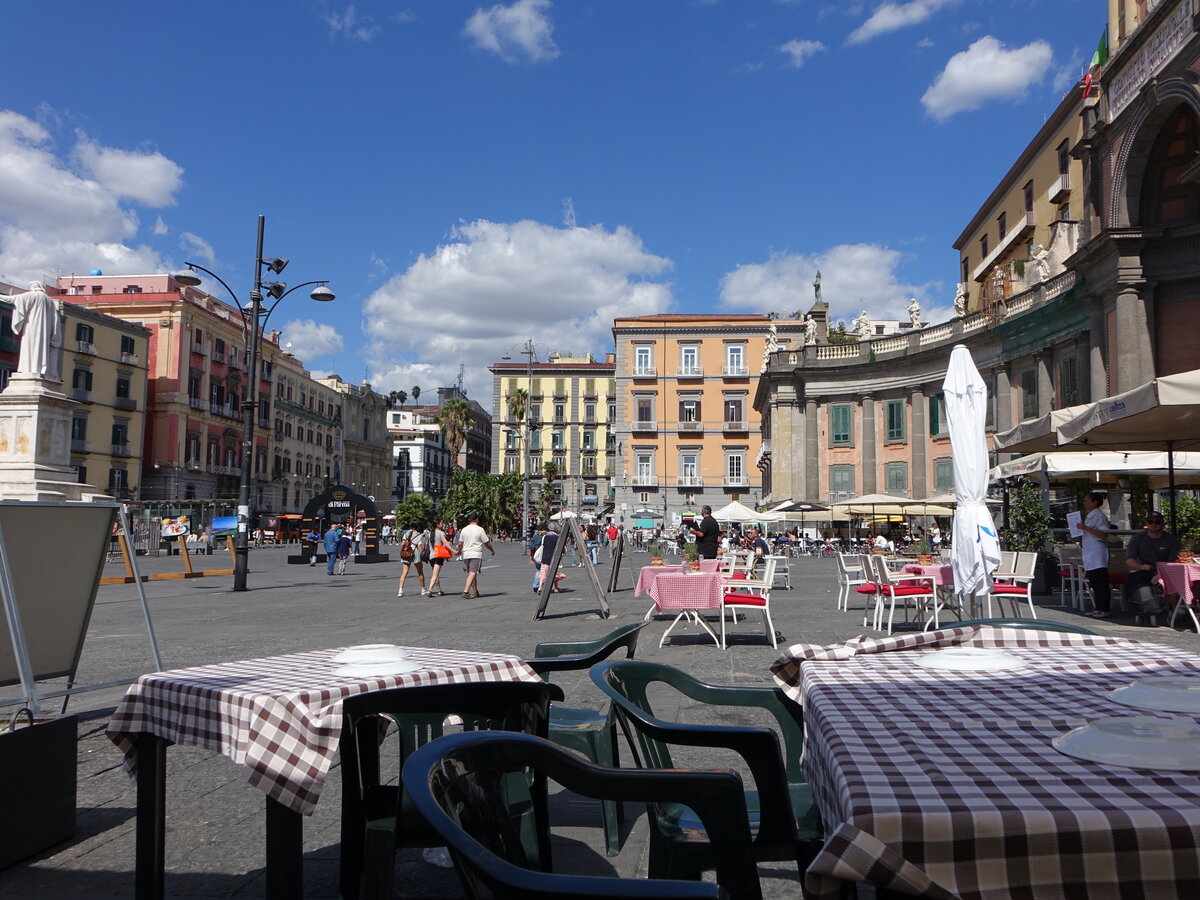 Neapel, Huser an der Piazza Dante (23.09.2022)
