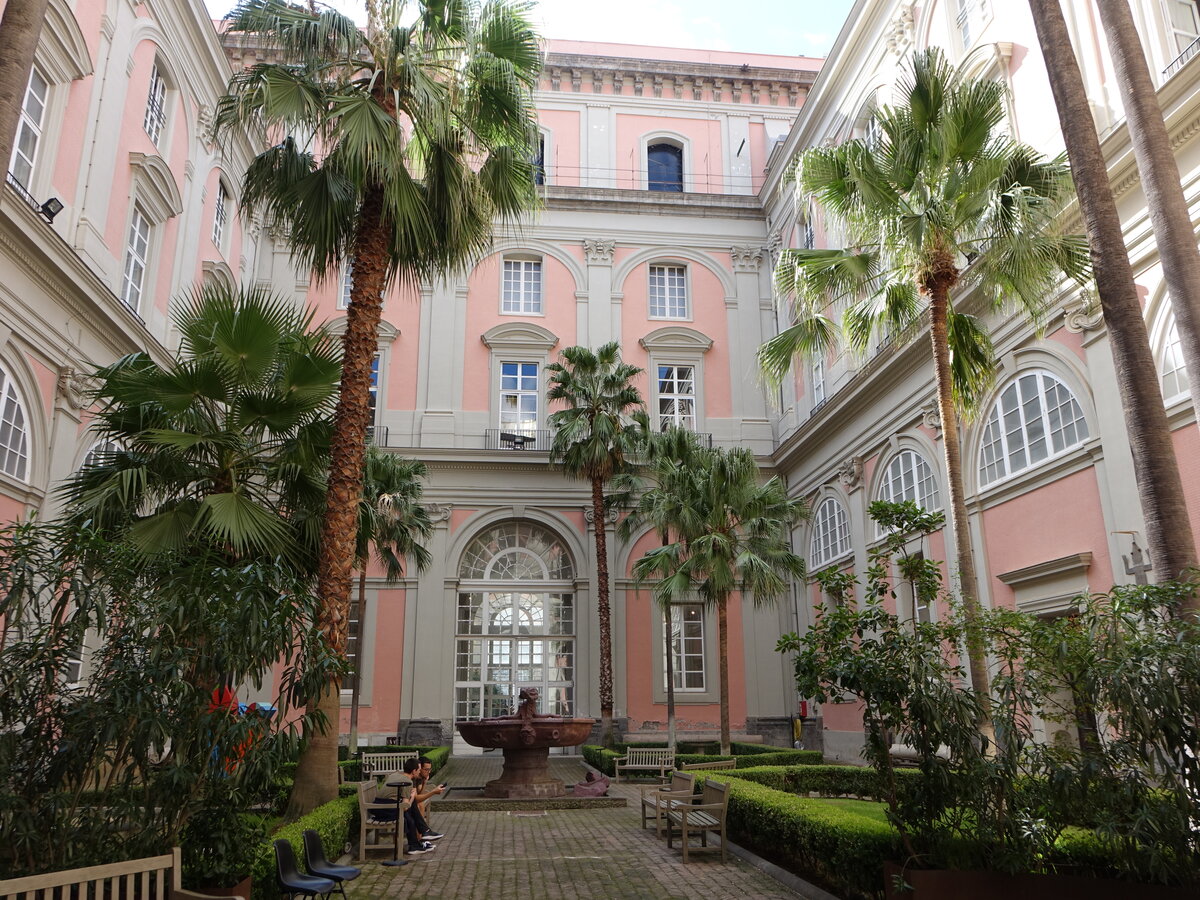 Neapel, Innenhof im Archologischen Nationalmuseum (23.09.2022)