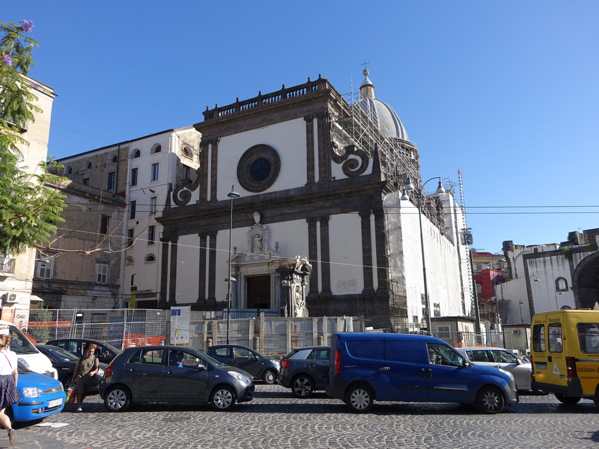 Neapel, Kirche Santa Caterina in Formiello, erbaut von 1505 bis 1593 durch die Architekten Antonio Fiorentino della Cava und Romolo Balsimelli (23.09.2022)