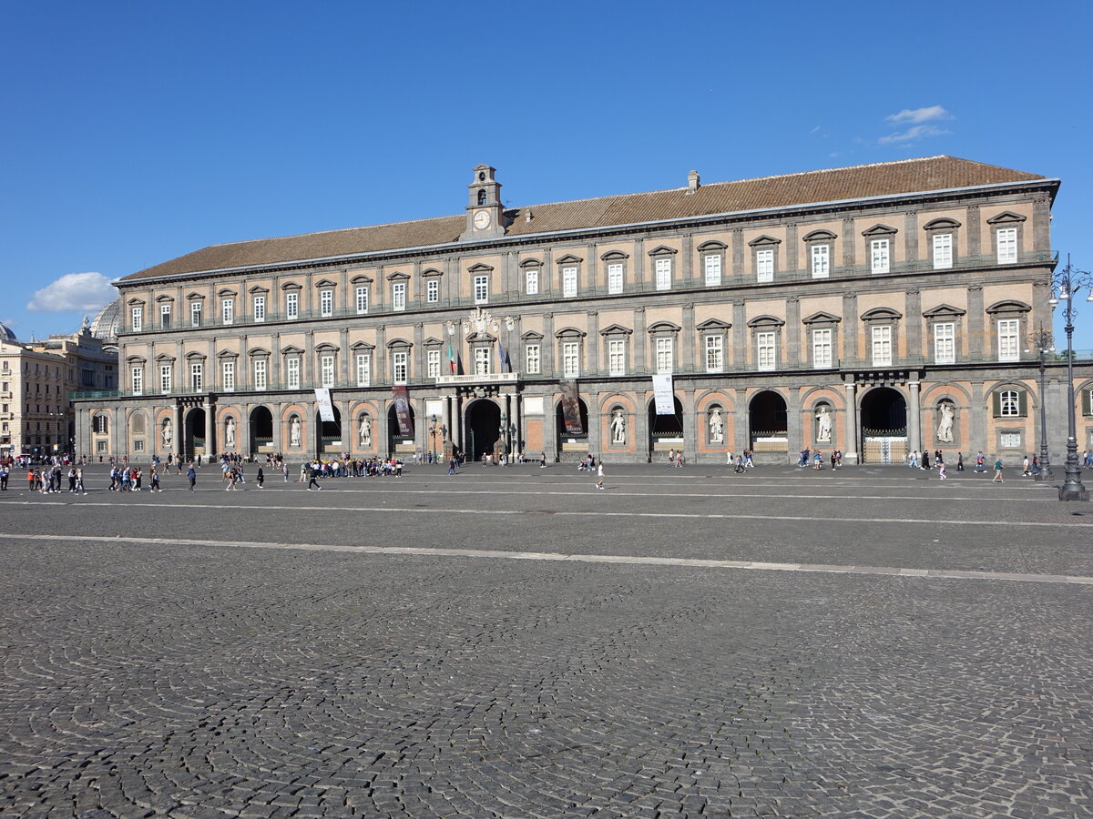 Neapel, Palazzo Reale an der Piazza del Plebiscito, erbaut von 1600 bis 1620 durch Domenico Fontana (22.09.2022)