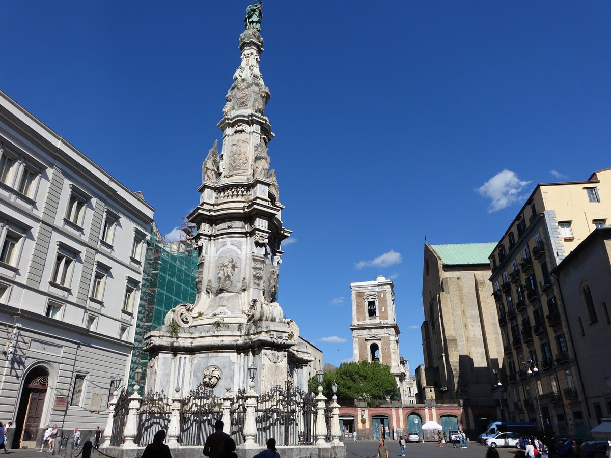 Neapel, Piazza del Gesu Nuovo mit St. Chiara Kirche (22.09.2022)