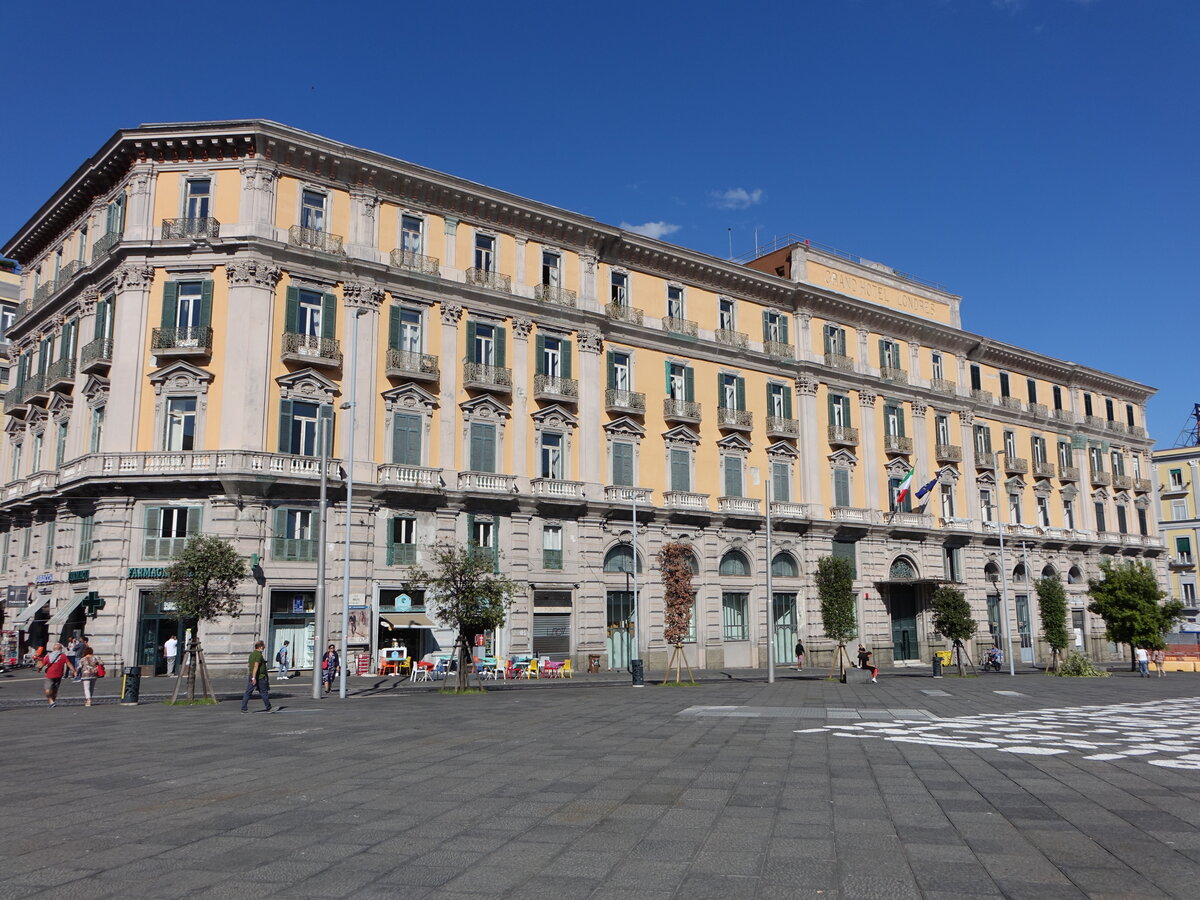 Neapel, Tribunale Amministrativo Regionale an der Piazza Municipio (22.07.2022)