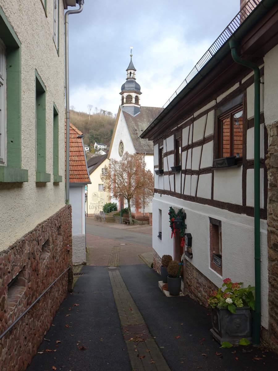 Neckargerach, Kirchweg mit evangelischer Kirche (24.12.2018)