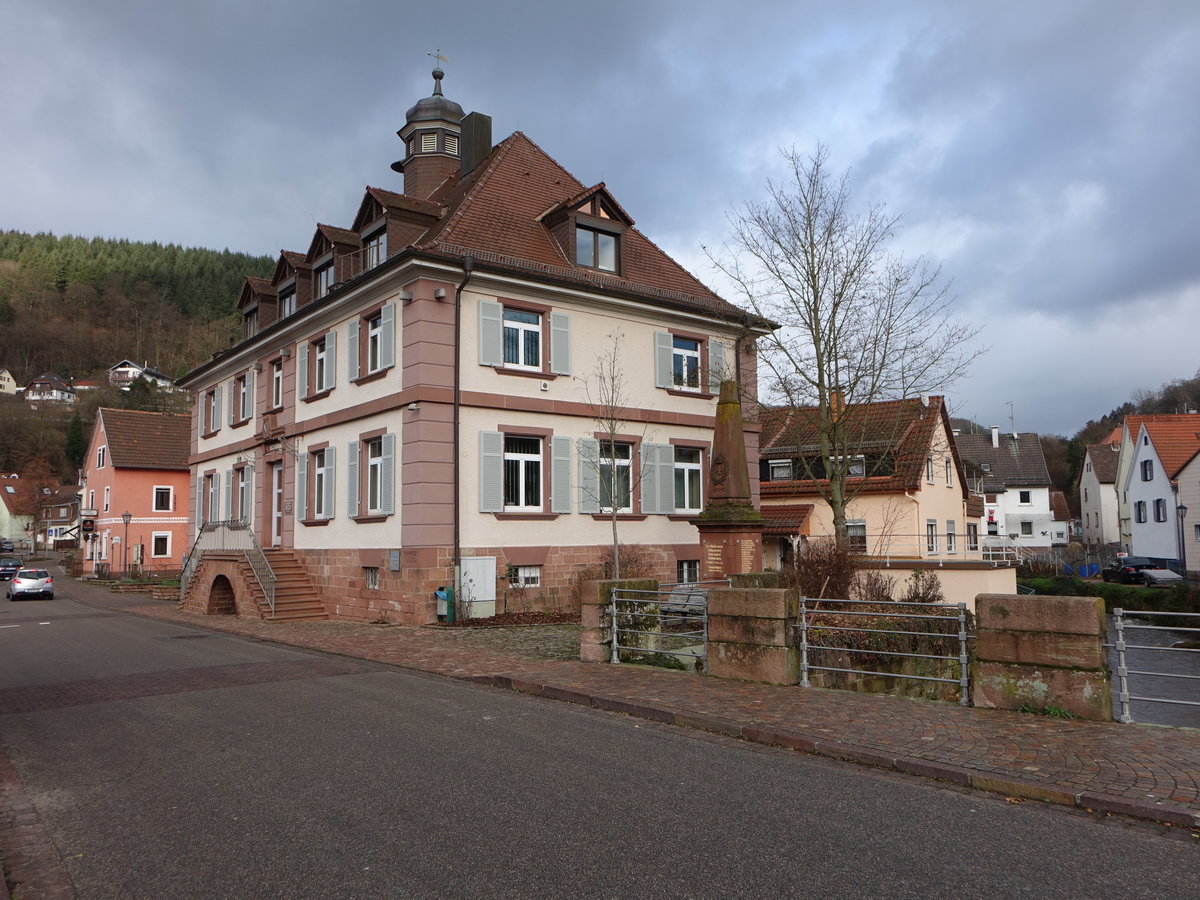 Neckargerach, Rathaus in der Hauptstrae, erbaut 1925 (24.12.2018)