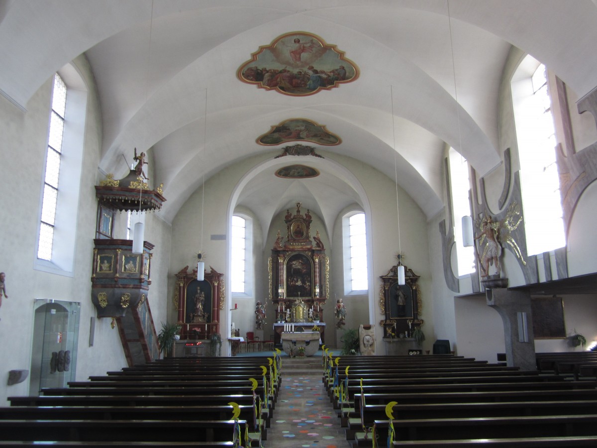 Nenzingen, Altre und Kanzel der St. Ulrich Kirche, Deckengemlde vom Maler Kollek aus Konstanz (23.02.2014)