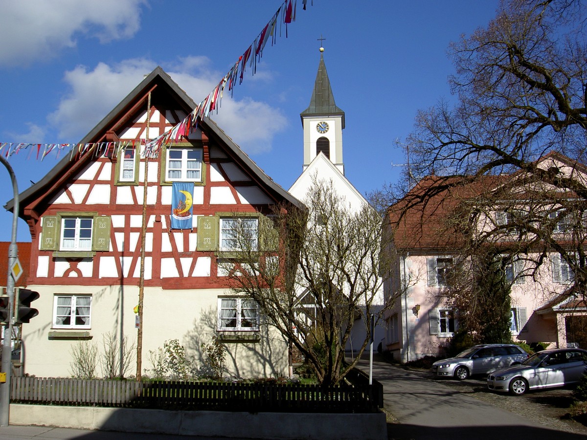 Nenzingen, Pfarrgemeindehaus und St. Ulrich Kirche, erbaut von 1719 bis 1722 (23.02.2014)