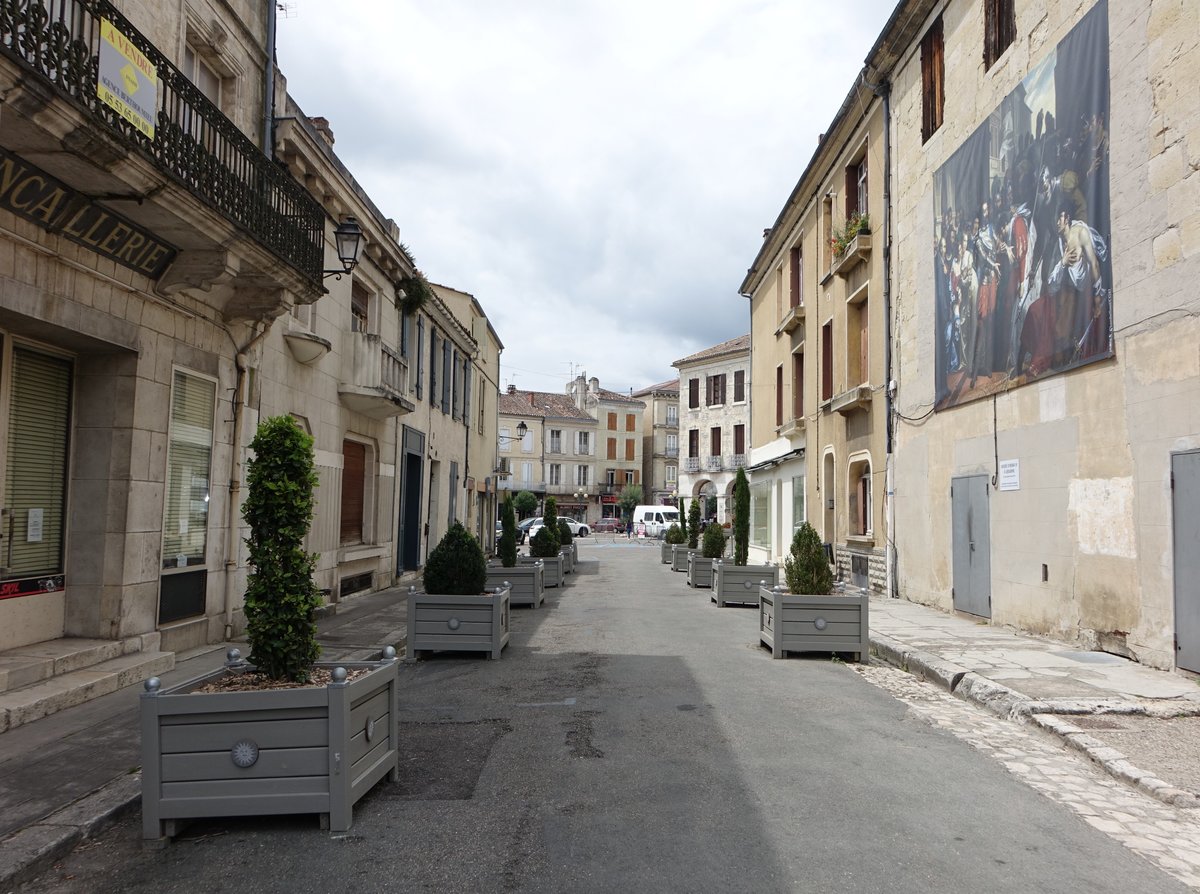 Nerac, alte Huser in der Rue Henri IV. in der Altstadt (28.07.2018)