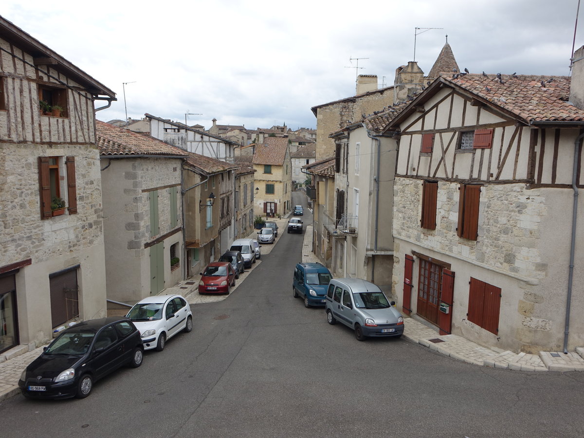 Nerac, historische Fachwerkhuser in der Rue Sully (28.07.2018)