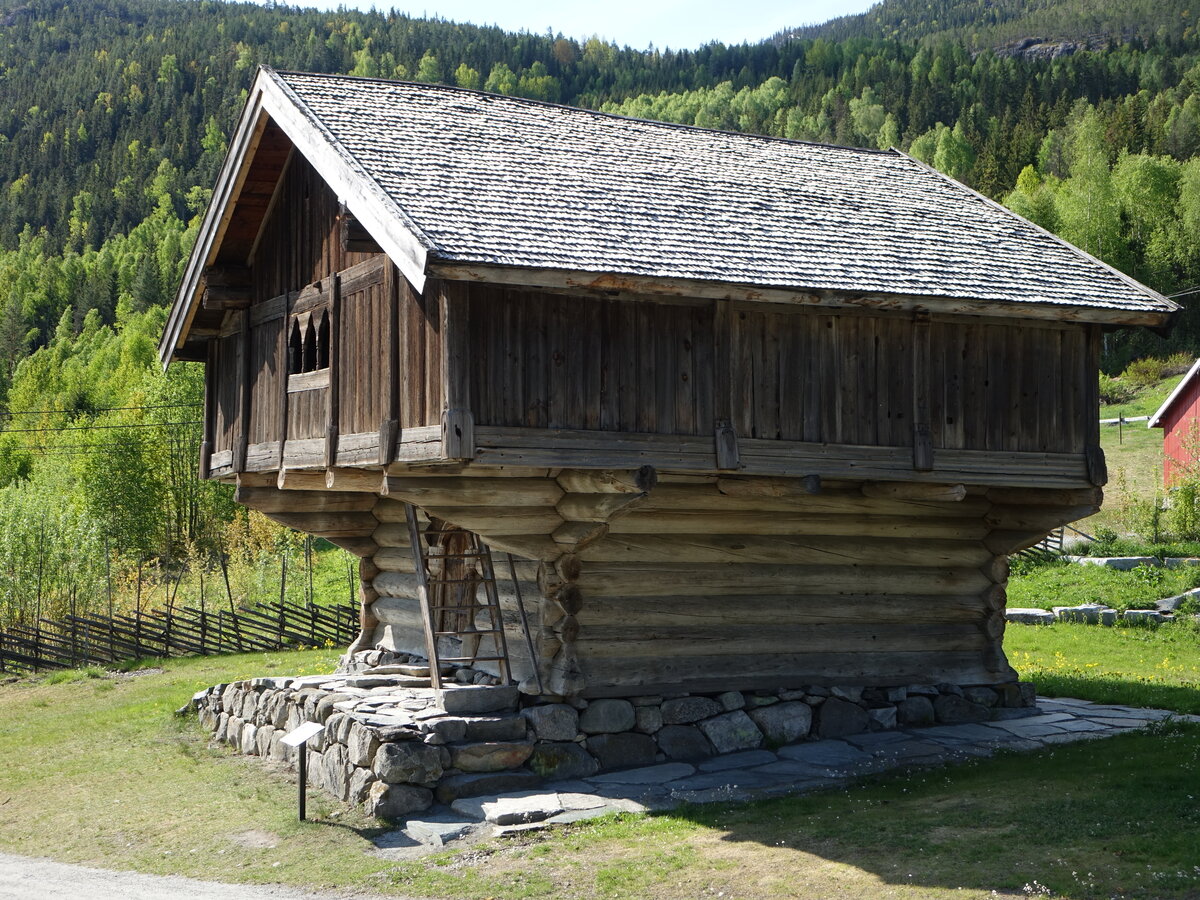 Nesbyen, historischer Speicher im Halingdal Folkemuseum (31.05.2023)