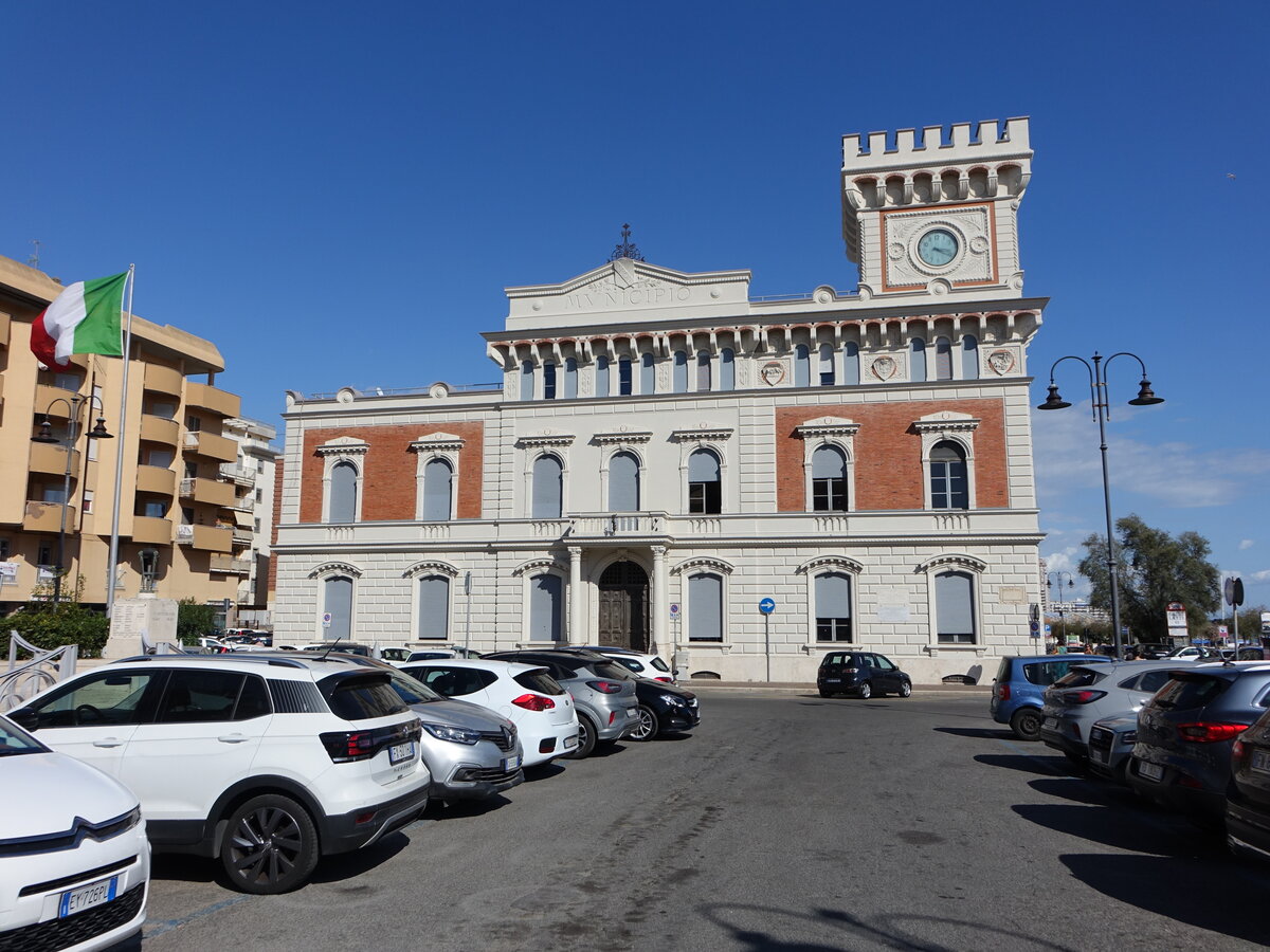 Nettuno, Rathaus an der Piazza Cesare Battisti (20.09.2022)