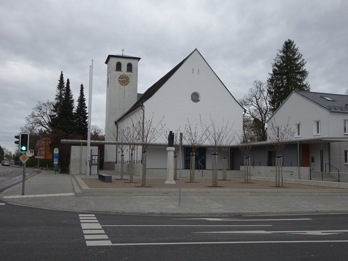 Neubiberg, Pfarrkirche Maria Rosenkranzknigin, erbaut 1928 durch den Architekten Franz Xaver Boemmel (17.04.2016)