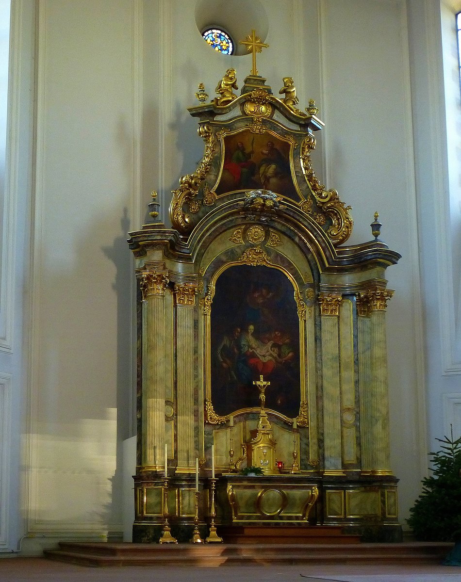 Neubreisach (Neuf-Brisach), der Hauptaltar in der St.Ludwig-Kirche, Dez.2016