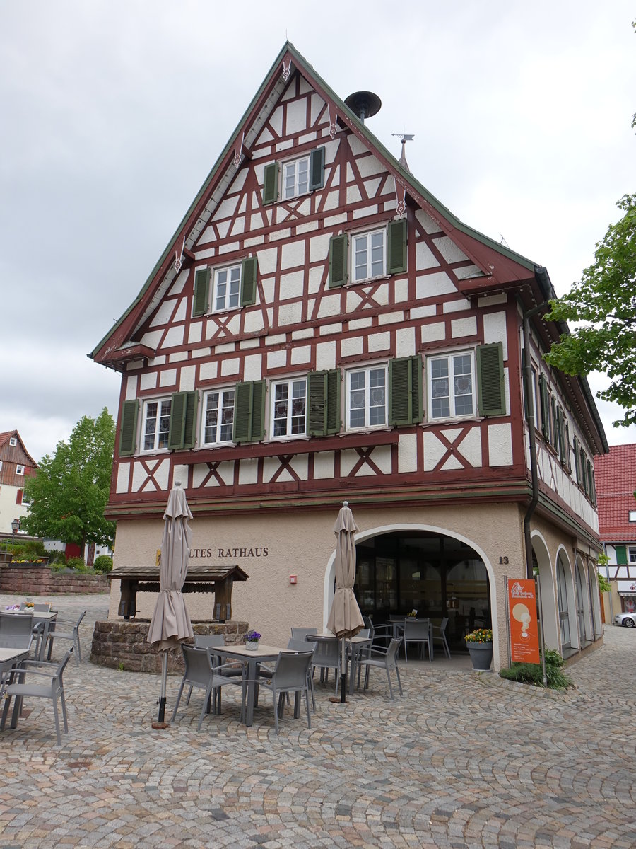 Neubulach, altes Rathaus, erbaut 1604, bis 2005 Rathaus, heute Stadtbcherei (01.05.2018)