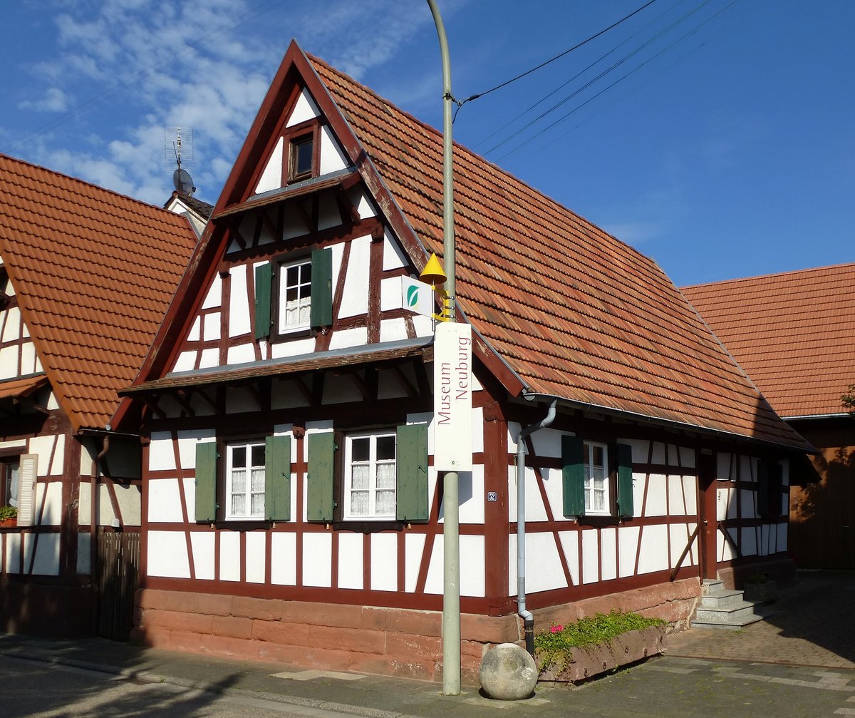 Neuburg am Rhein, das Heimatmuseum des Ortes, neben dem Rathaus, Sept.2017