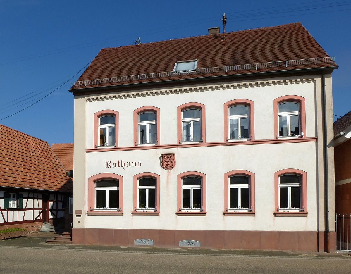 Neuburg am Rhein, das Rathaus der ca.2600 Einwohner zhlenden Gemeinde in der sdstlichsten Ecke der Pfalz, Sept.2017