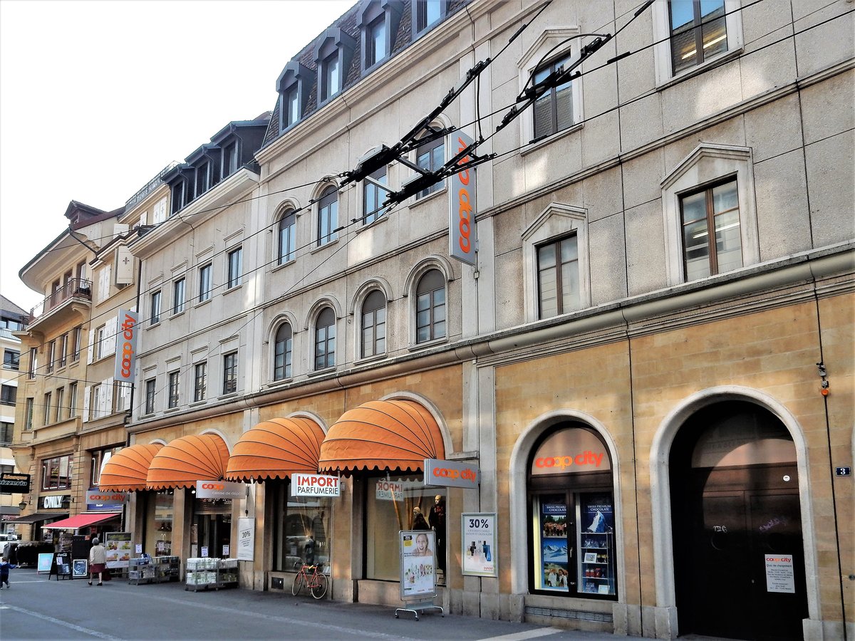 Neuchâtel, Rue des Epancheurs. Ehemaliges Warenhaus EPA, eröffnet am 16. November 1982. Coop City seit dem 1. September 2005 - 08.09.2017
