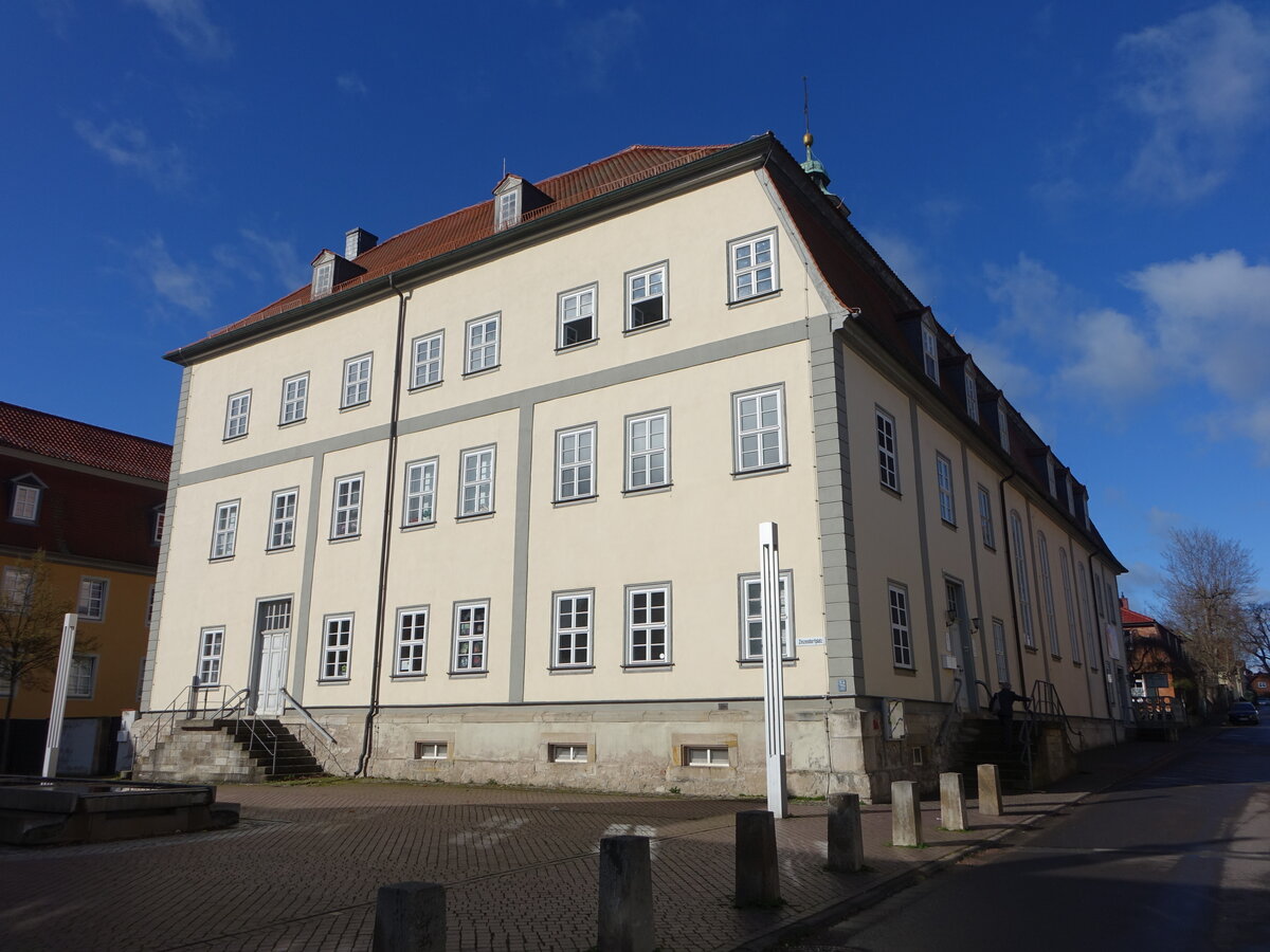 Neudietendorf, evangelische Brderkirche und Pfarrhaus, erbaut von 1779 bis 1780 (25.03.2023)