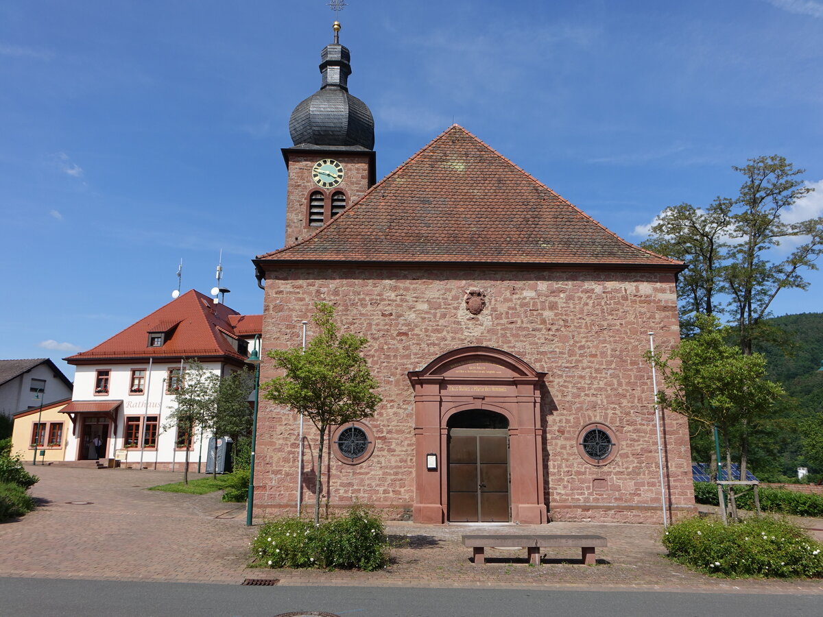 Neuendorf, Pfarrkirche St. Sebastian, barocke Saalkirche mit eingezogenem Dreiseitchor, erbaut 1717 (26.05.2018)