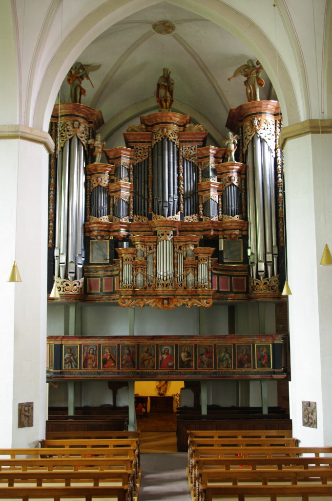 Neuenheerse, Orgel der Stiftskirche St. Saturnina, erbaut 1713 von der Orgelbaufirma Gebr. Reinecke (10.05.2010)