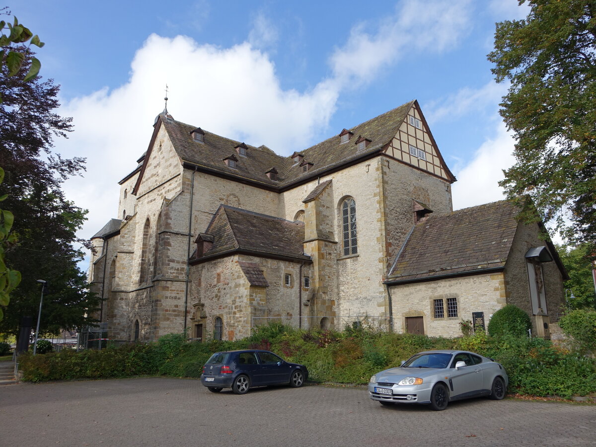 Neuenheerse, Stiftskirche St. Saturnina, gotische Hallenkirche, erbaut im 14. Jahrhundert (05.10.2021)