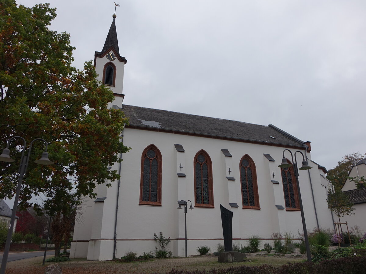 Neuerburg, Pfarrkirche St. Nikolaus, neugotische Saalkirche erbaut von 1872 bis 1873 (11.10.2025)
