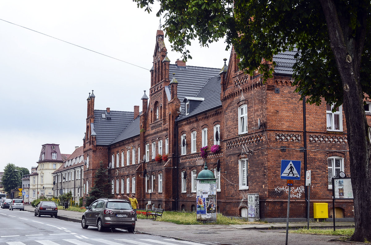 Neugotisches Backsteingebude an der Ulica Bogusława X in Darłowo (Rgenwalde) in Hinterpommern. Aufnahme: 22. August 2020.