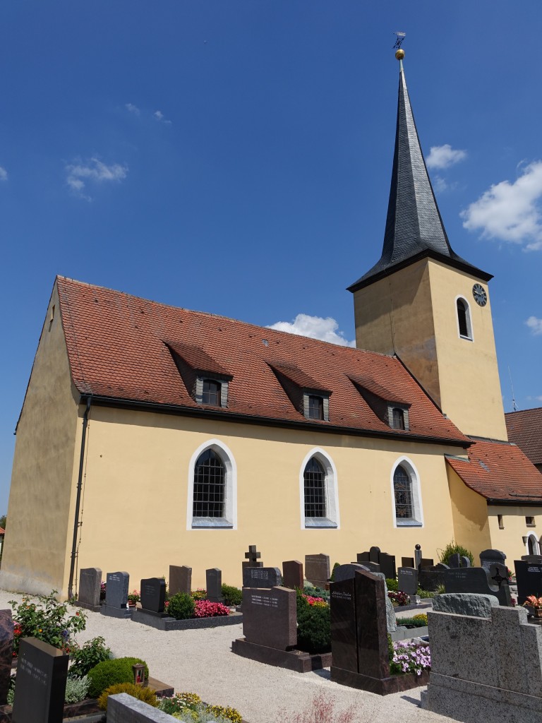 Neuhaus, Ev. Kirche St. Matthus, mittelalterliche Chorturmkirche, Turm 15. Jahrhundert, Langhauserweiterung im 16. Jahrhundert (02.08.2015)